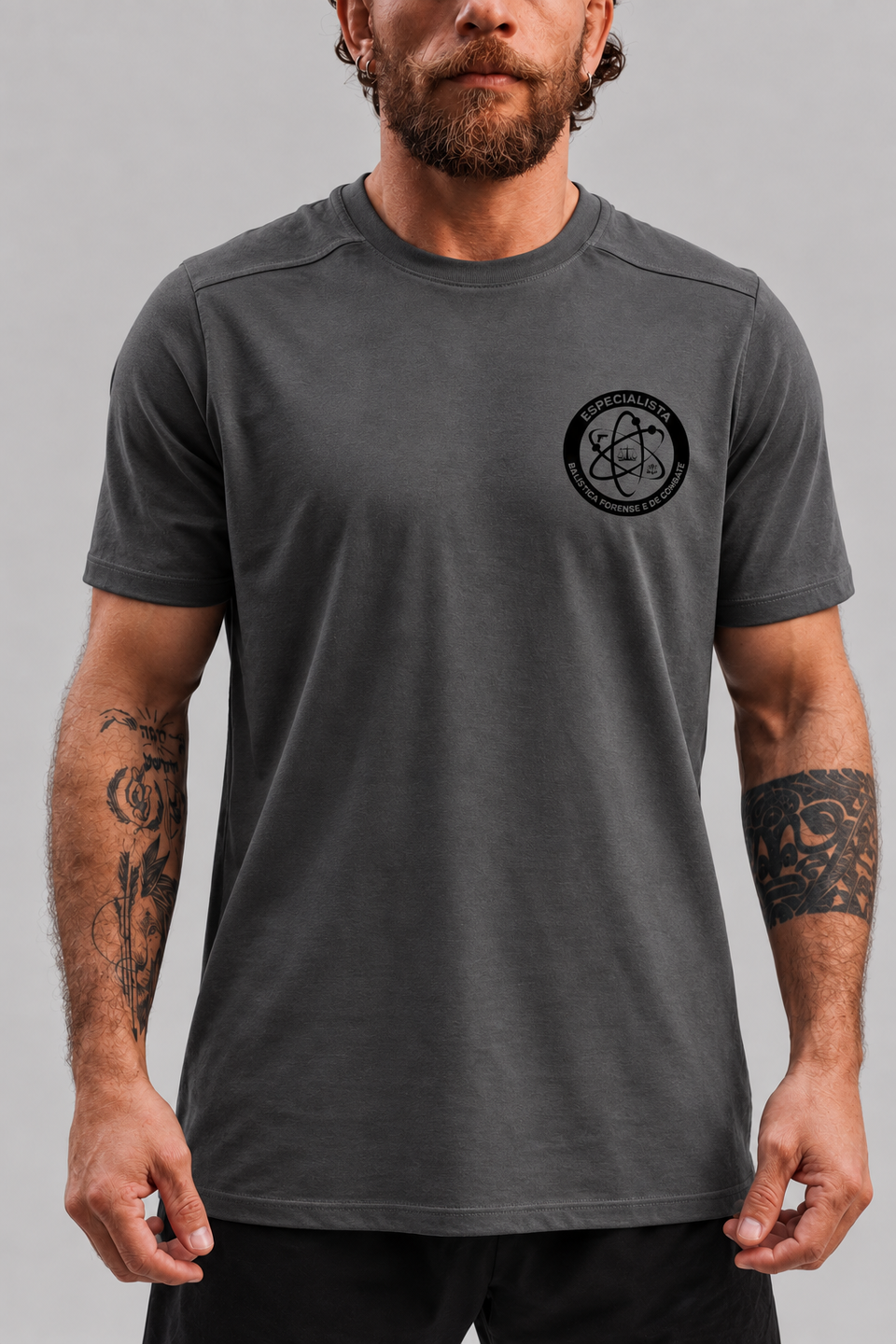 Camiseta .ESPECIALISTA Logo no Peito Algodão Cinza